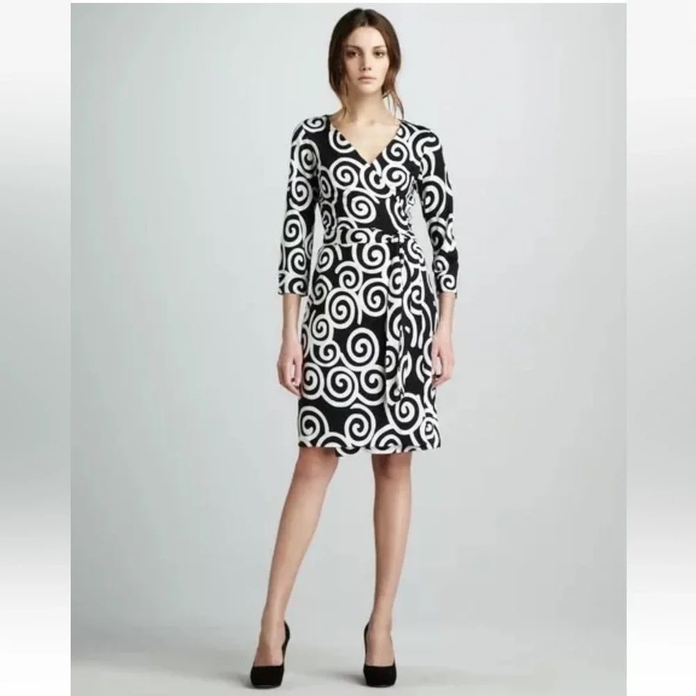 Diane von Furstenberg Wrap Dress 4 Silk New Julian Two Vintage Abstract Classic